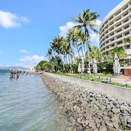 602 Harbour Lights With Ocean Views Hotel Cairns Room photo